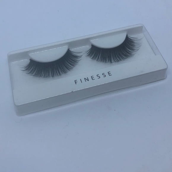 B3G1 Free! 1 Pair of Lashes